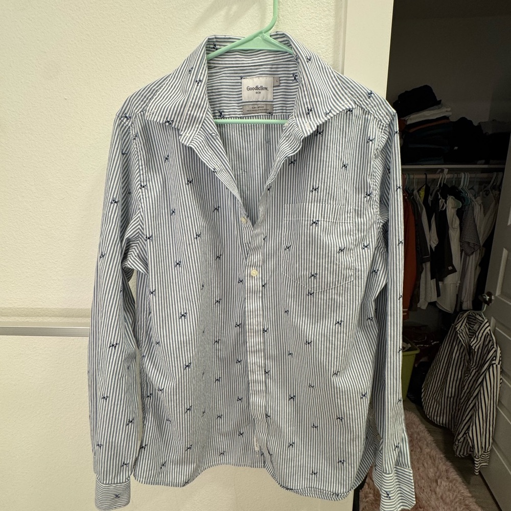 Goodfellow & Co Blue and White Casual Button Down Shirt